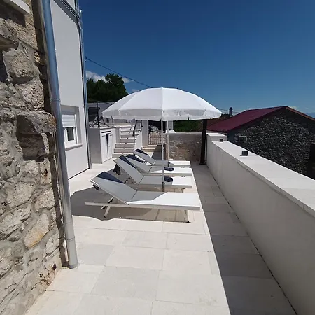 Ema Villa *